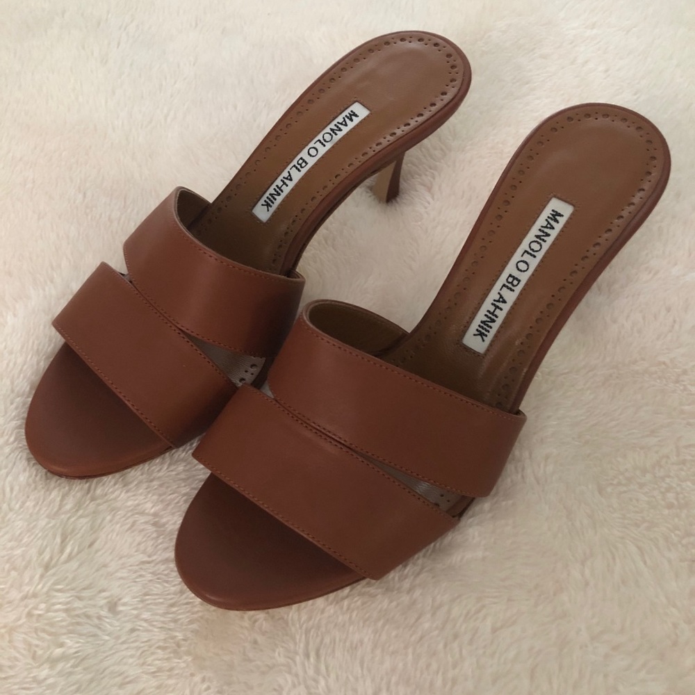 Manolo Blahnik slide heel 3” in tan